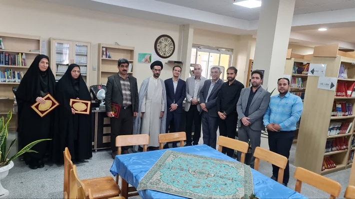 دیدار هیأت رئیسه دانشگاه با مدیر و کارکنان کتابخانه دانشگاه به مناسبت هفته کتابخوانی و روز کتابدار